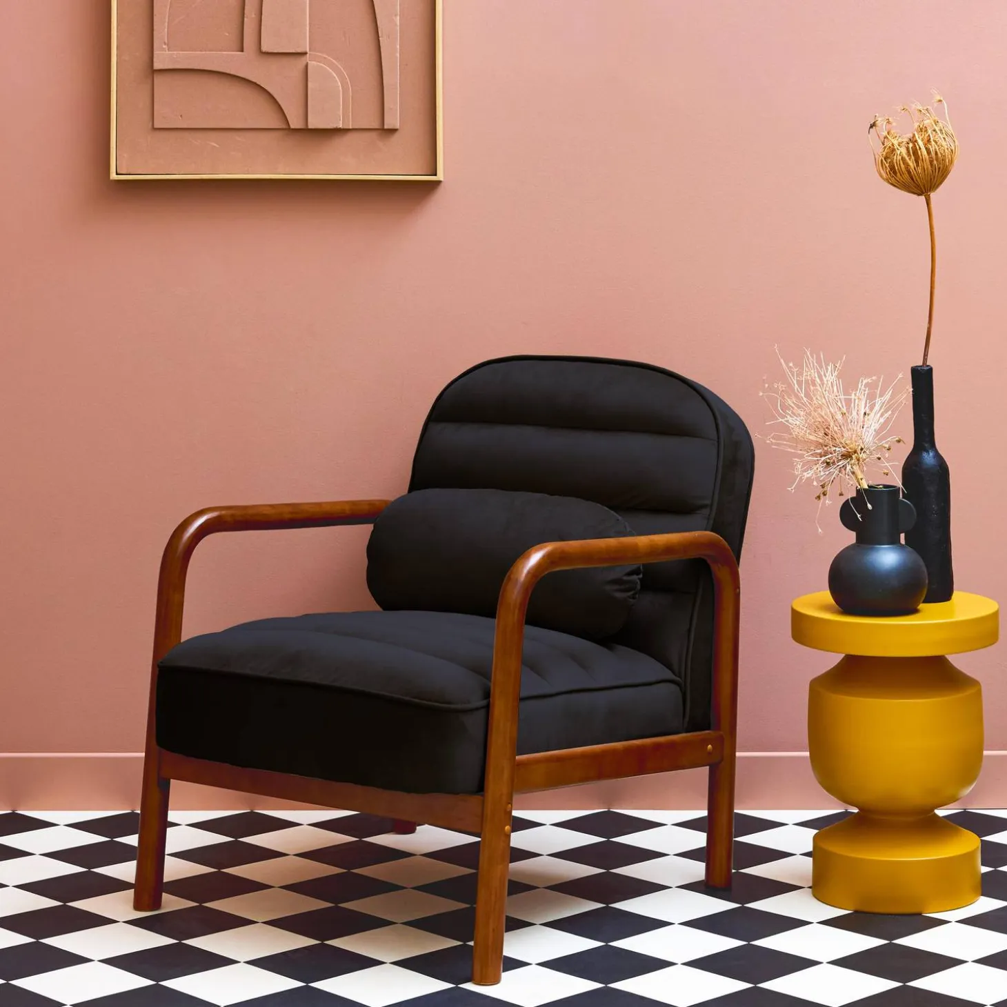 Fauteuil met walnootkleurig hout en fluweel