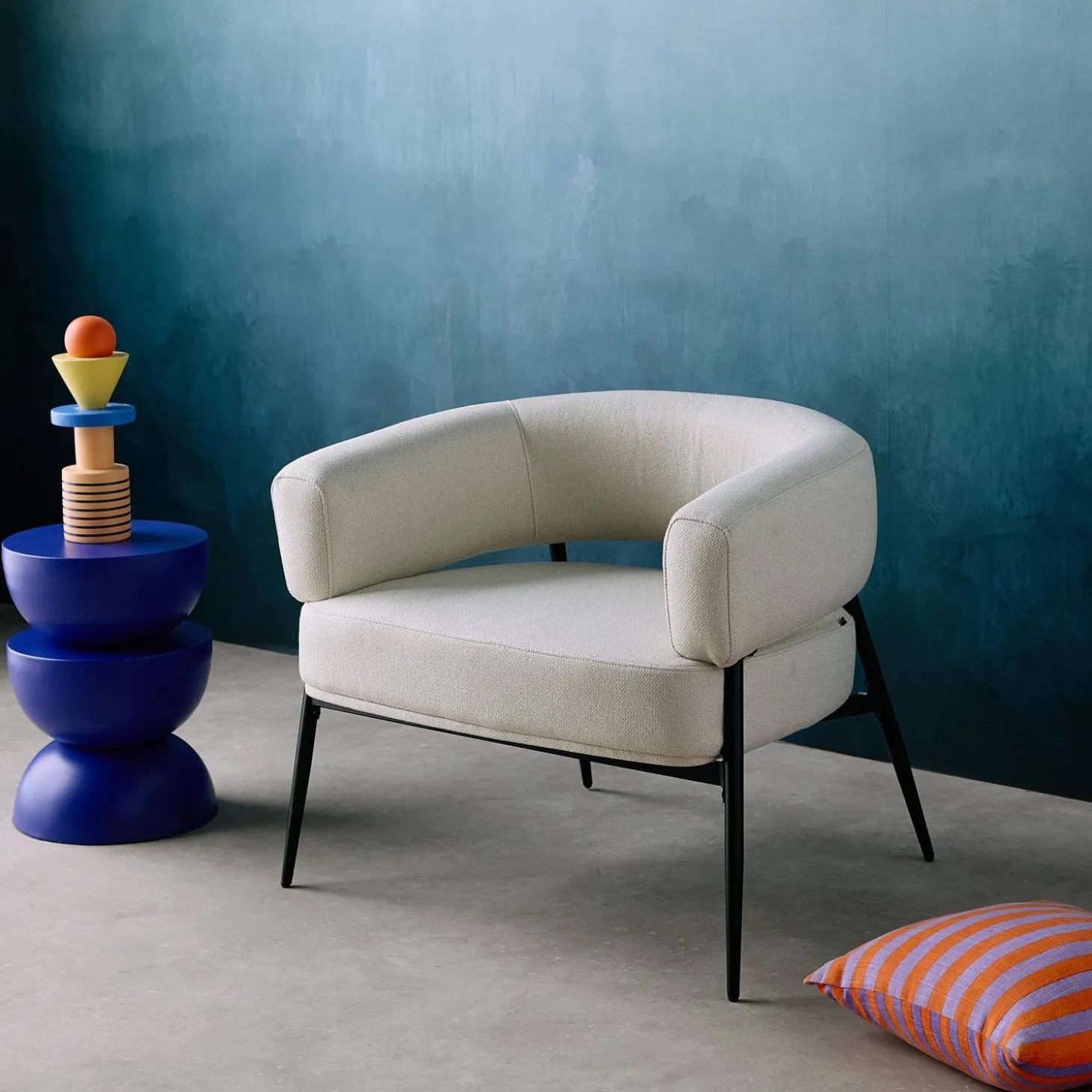 Fauteuil stof gebogen rugleuning metalen frame