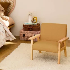 Fauteuil voor kinderen van hout en bouclé