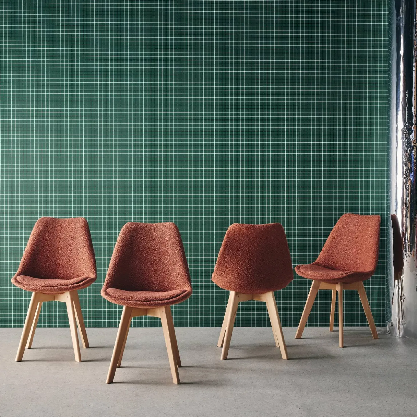 Getextureerde bouclé Scandinavische stoelen met beukenhouten poten (set van 4)