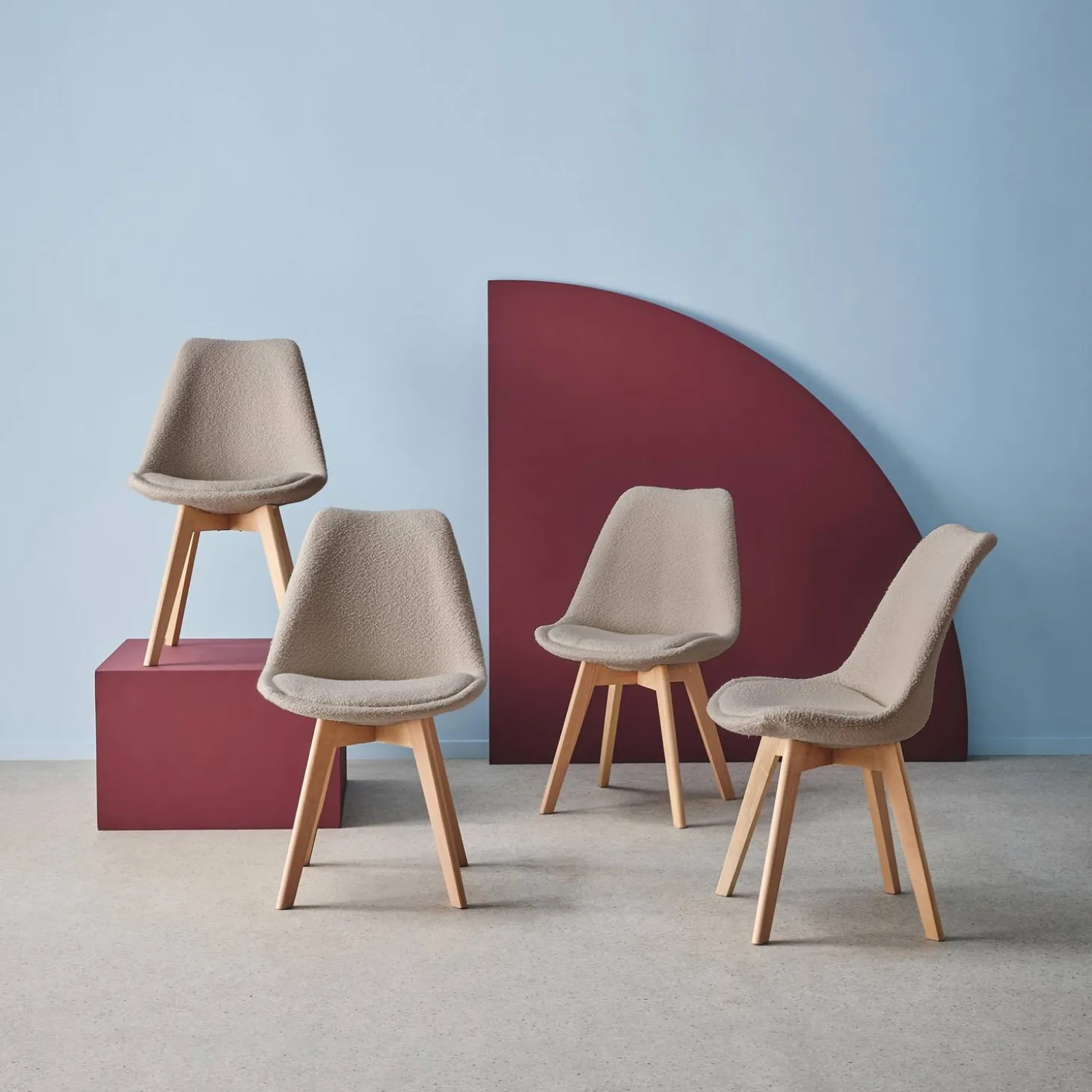 Getextureerde bouclé Scandinavische stoelen met beukenhouten poten (set van 4)