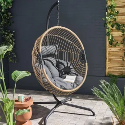 Hangstoel, ei-vorm, van staal en polyester