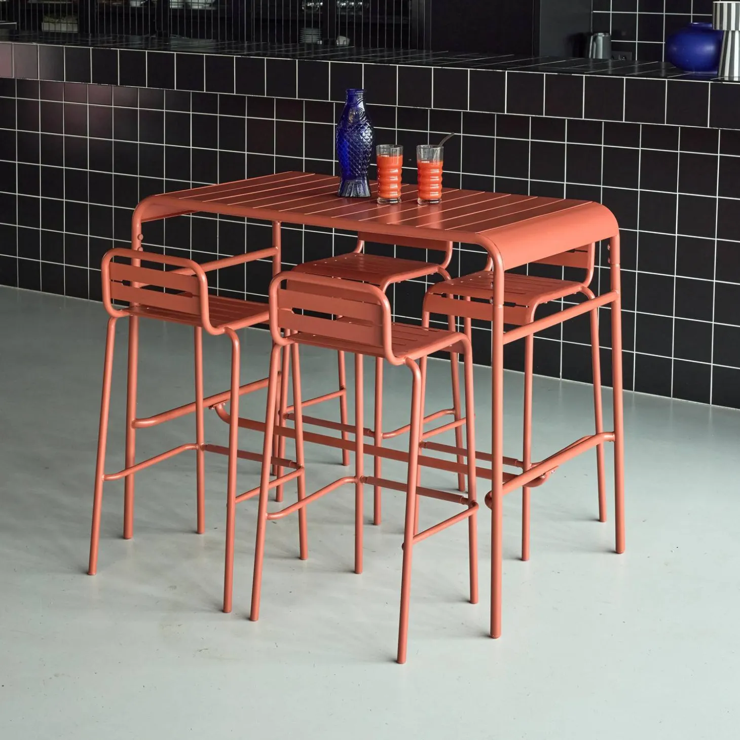 Hoge tuintafel met 4 hoge stoelen metaal
