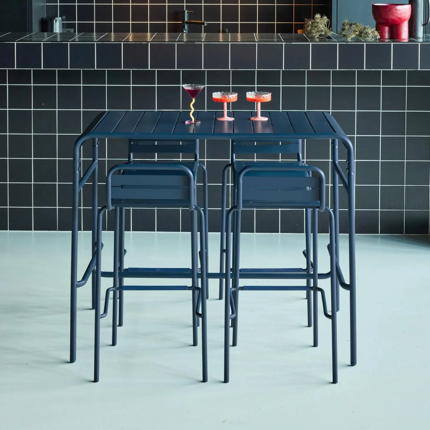 Hoge tuintafel met 4 hoge stoelen metaal