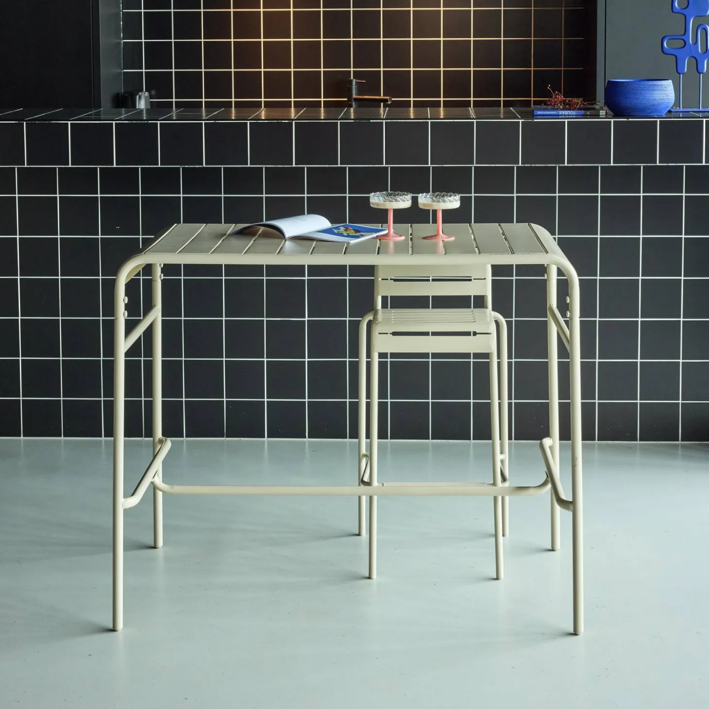 Hoge tuintafel 4 plaatsen metaal