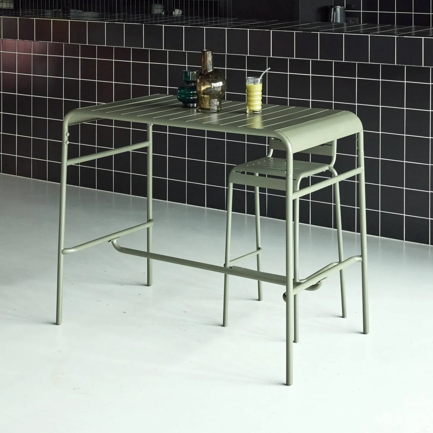 Hoge tuintafel 4 plaatsen metaal