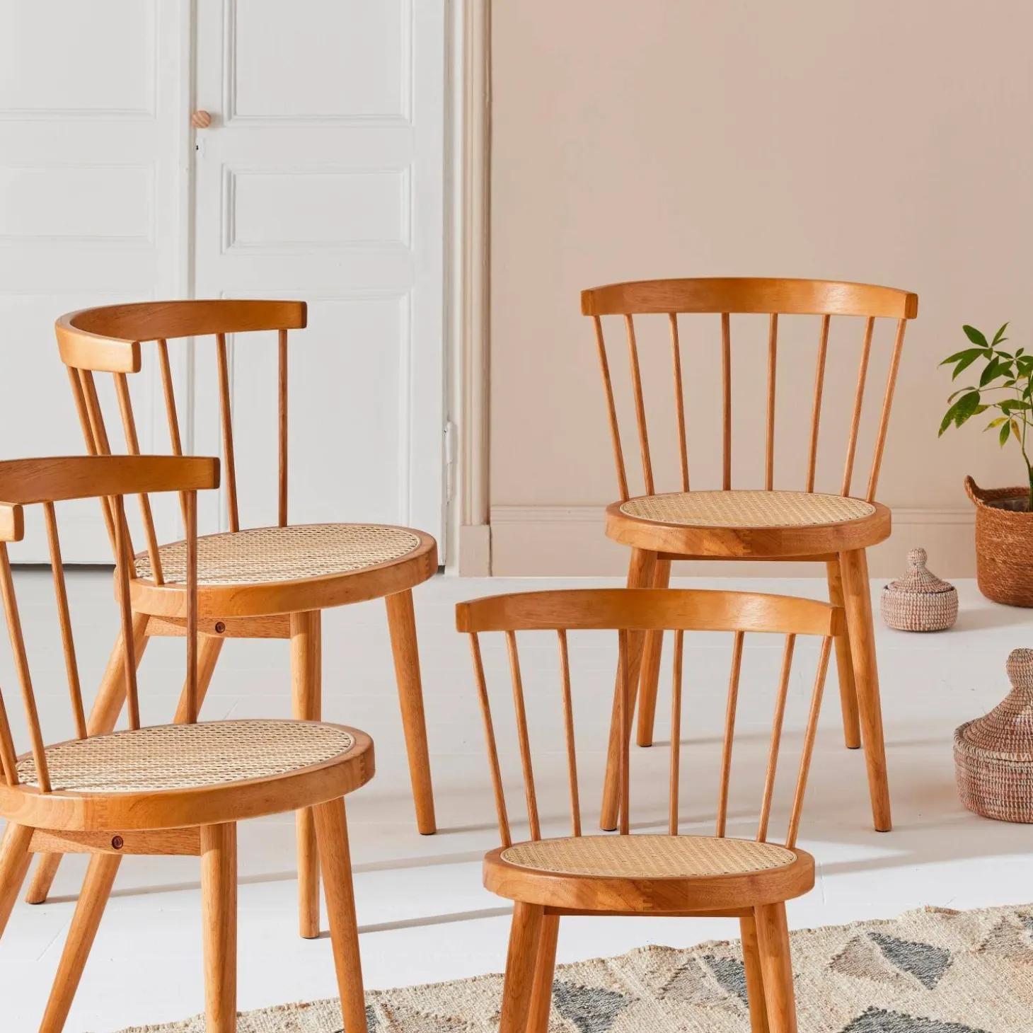 Houten en rotan stoelen (set van 4)