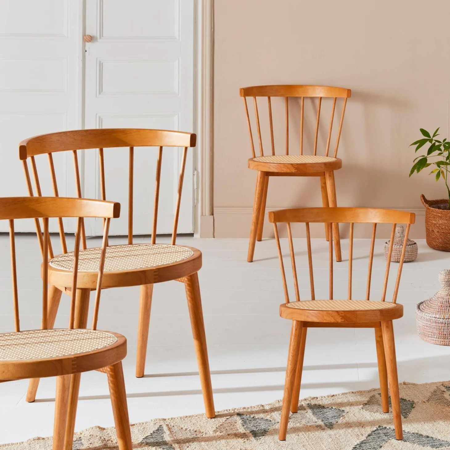 Houten en rotan stoelen (set van 4)