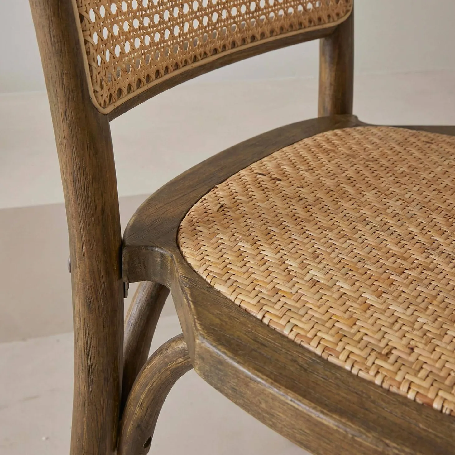 Houten en rotan vintage stoelen (set van 2)