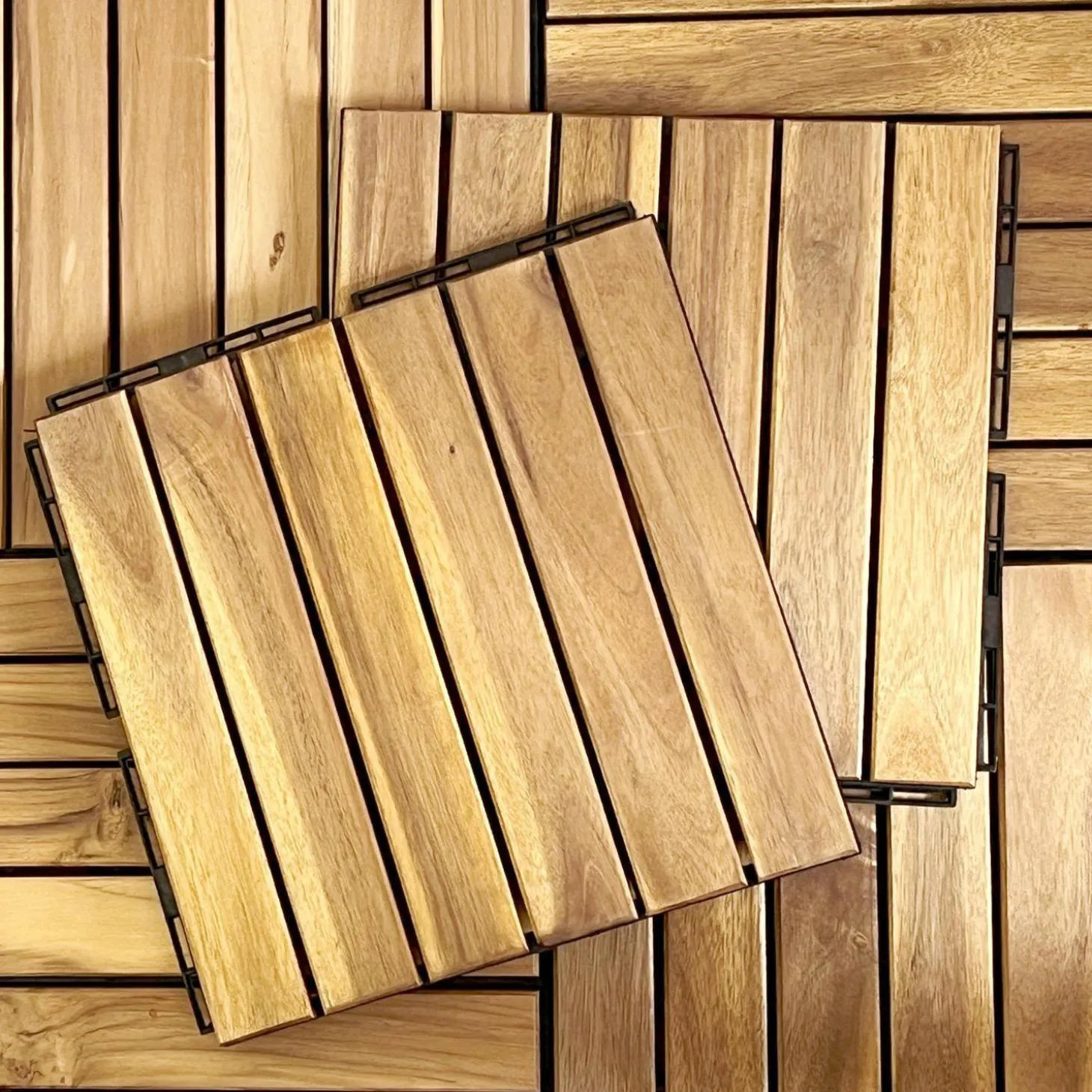 Houten terrastegels, lineair patroon, met latten