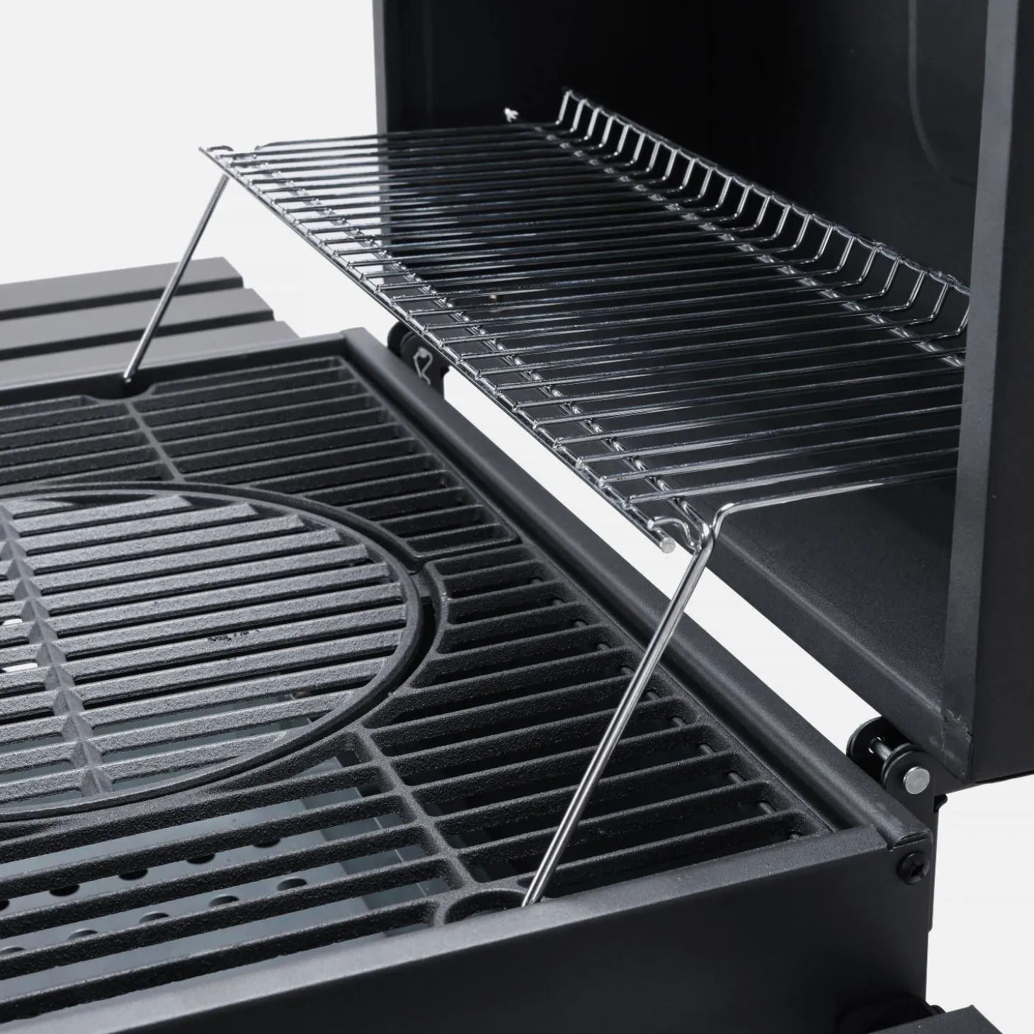 Houtskool BBQ en smoker met opklapzijtafeltjes 2 wieltjes en hoes