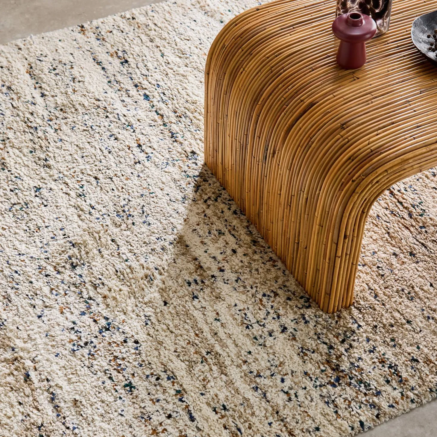 Interieur vloerkleed met gevlekt patroon crème