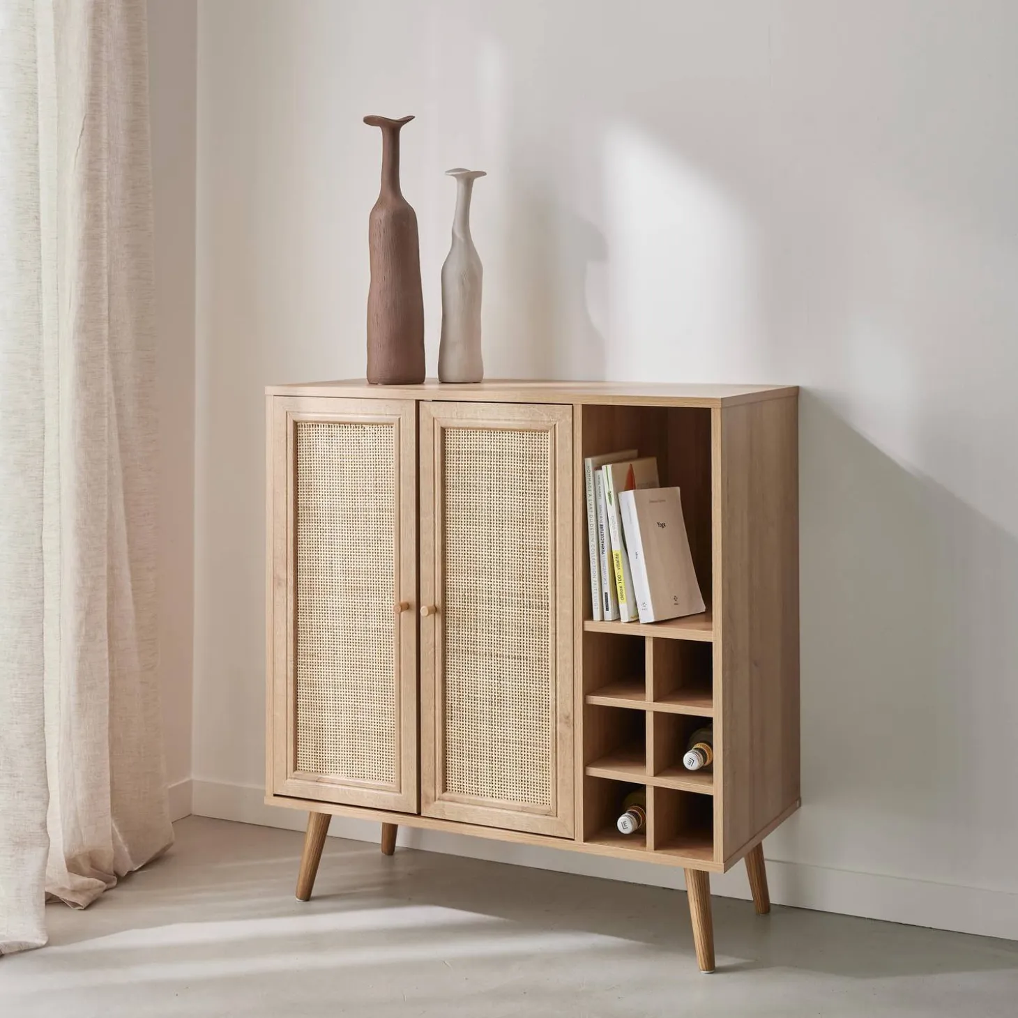 Kastje met 2 deuren 7 open vakken houtdecor en rotan 83cm