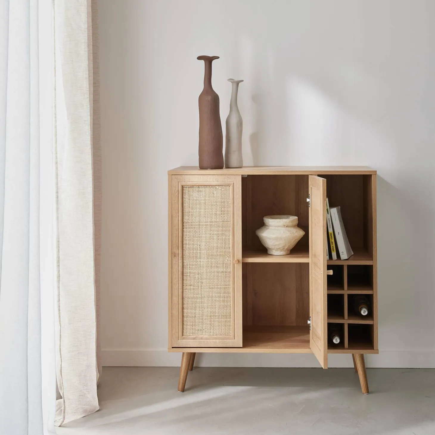 Kastje met 2 deuren 7 open vakken houtdecor en rotan 83cm