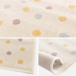 Kinderkleed met stippen, crème, blauw, geel en paars