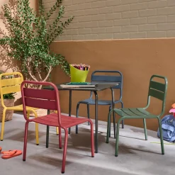 Kindertuinset, tafel en metalen stoelen voor 4