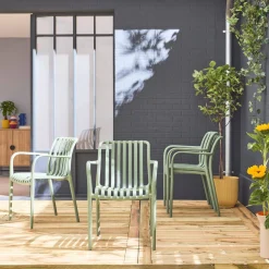 Kunststof tuinstoelen (set van 4)