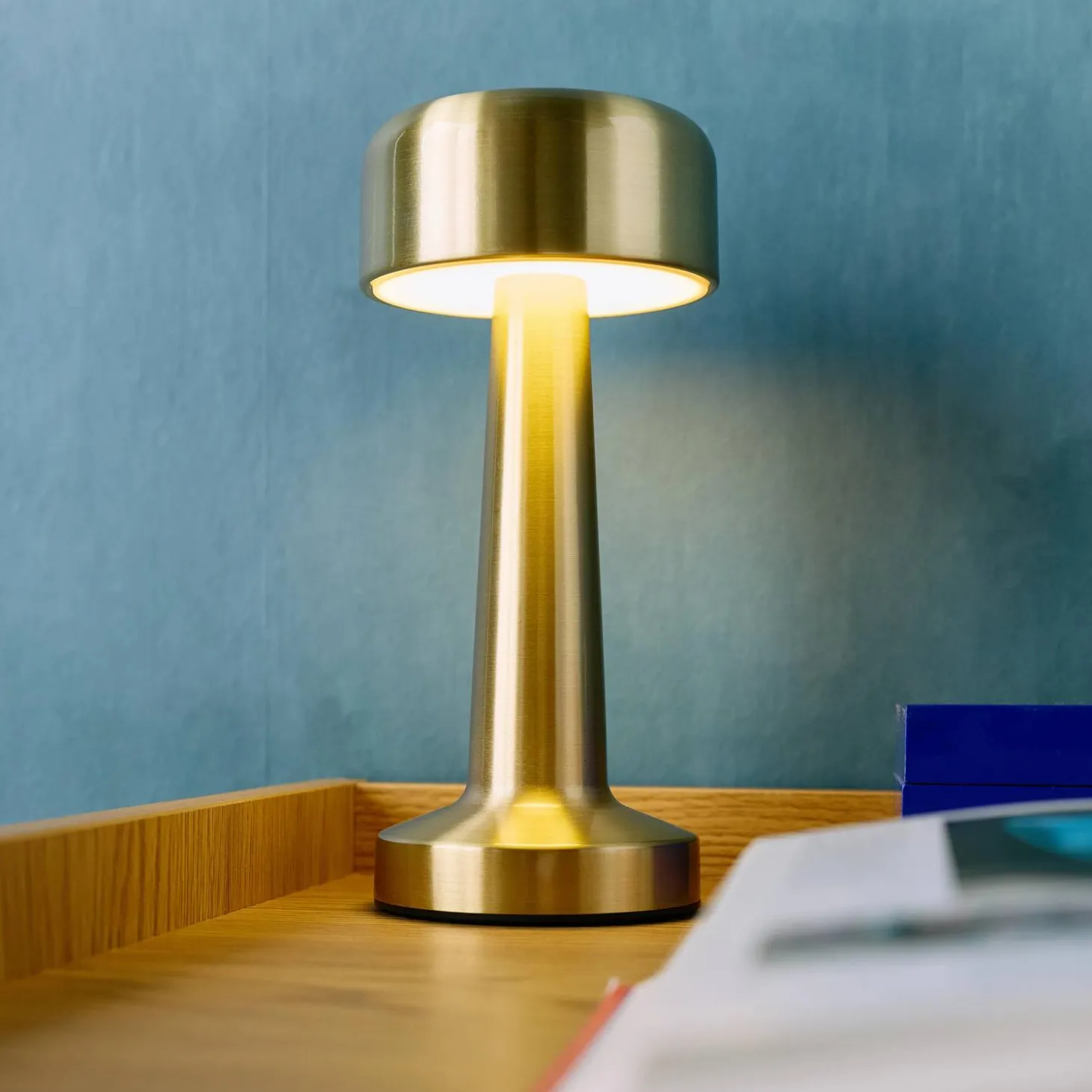LED tafellamp binnen goudkleurig metaal Ø9cm