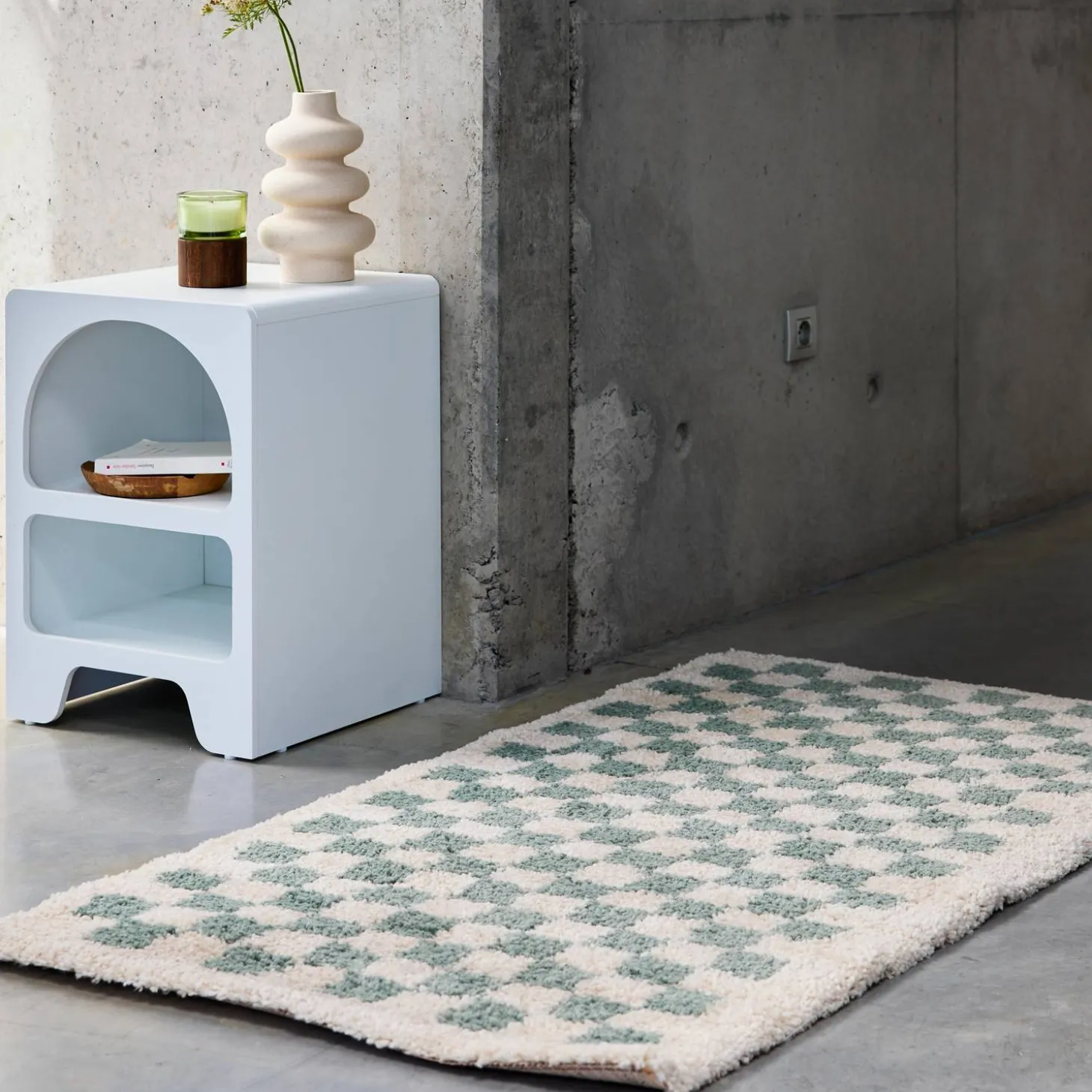 Lichtblauw en crèmekleurig geruit interieur tapijt