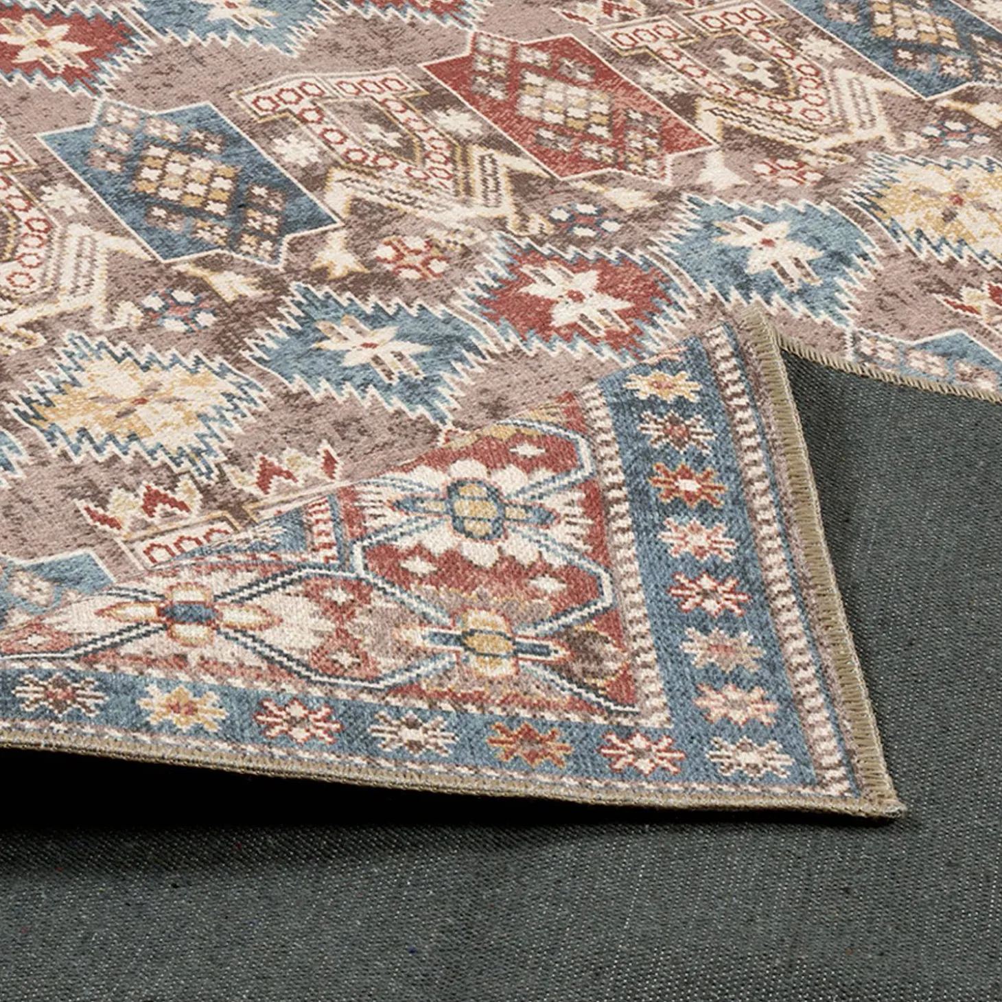 Meerkleurig binnenkleed met Oosters/Perzisch patroon