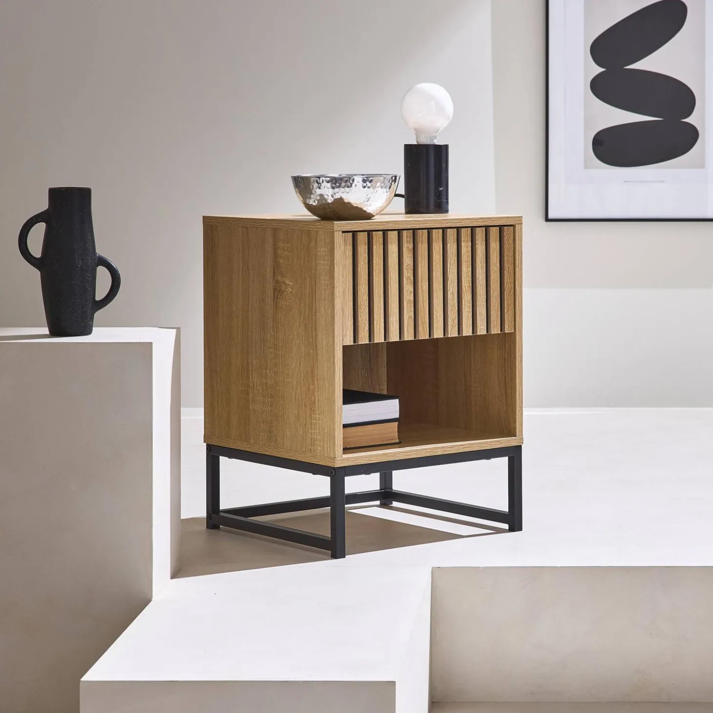 Nachtkastje in hedendaagse stijl met geribbelde houtlook en 1 lade