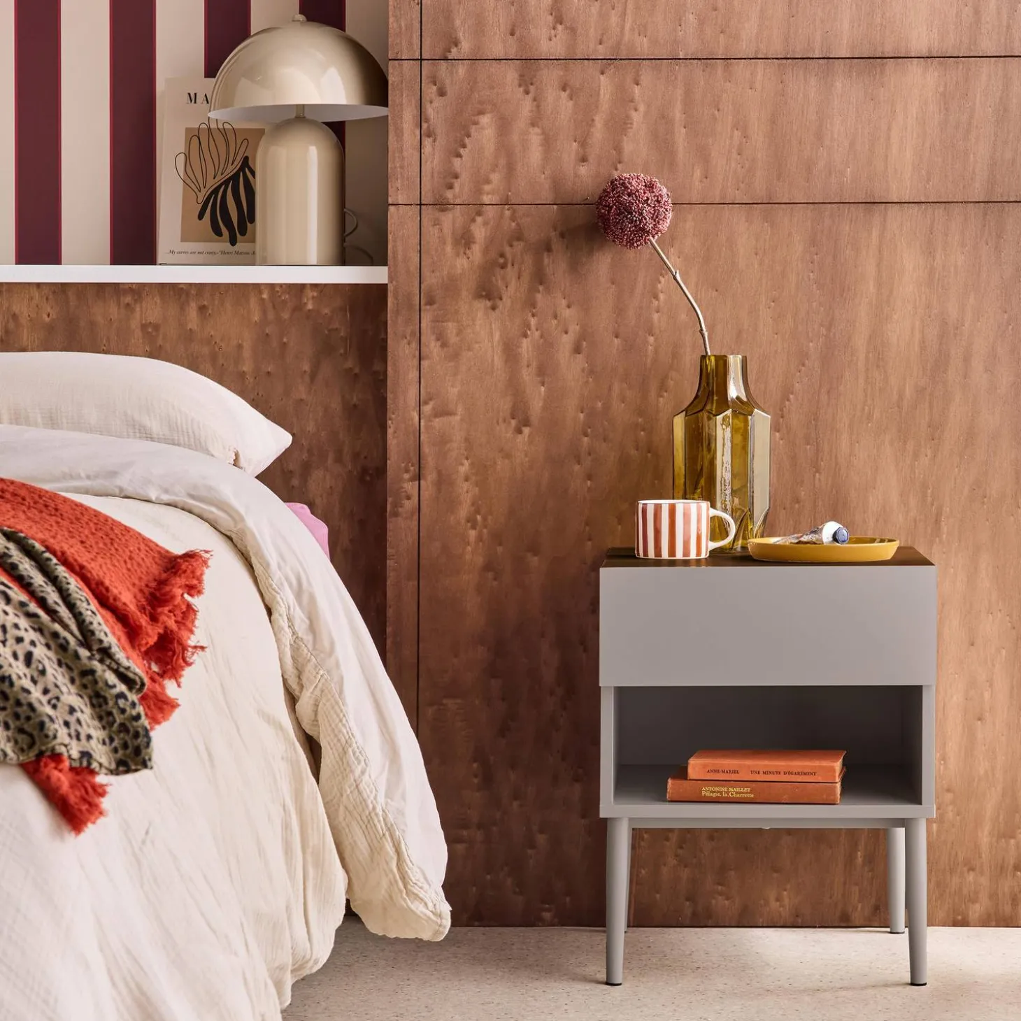 Nachtkastje met lade en nisje metaal en houtdecor