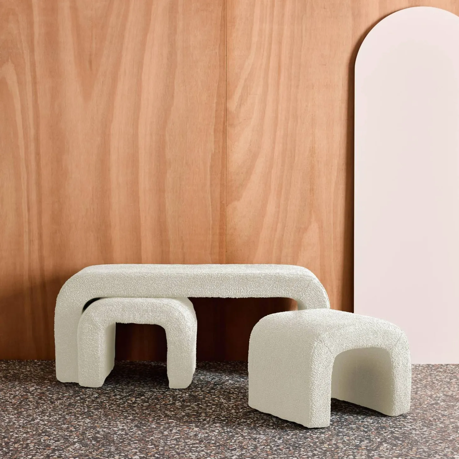 Nestbank met krukjes bouclé
