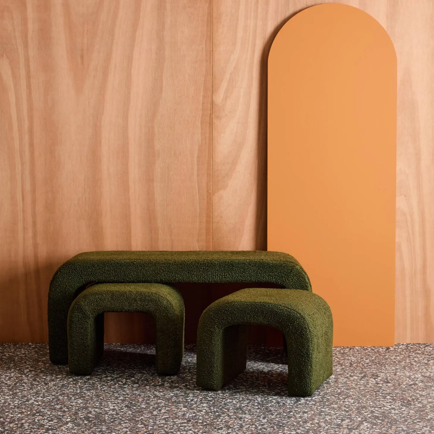 Nestbank met krukjes bouclé