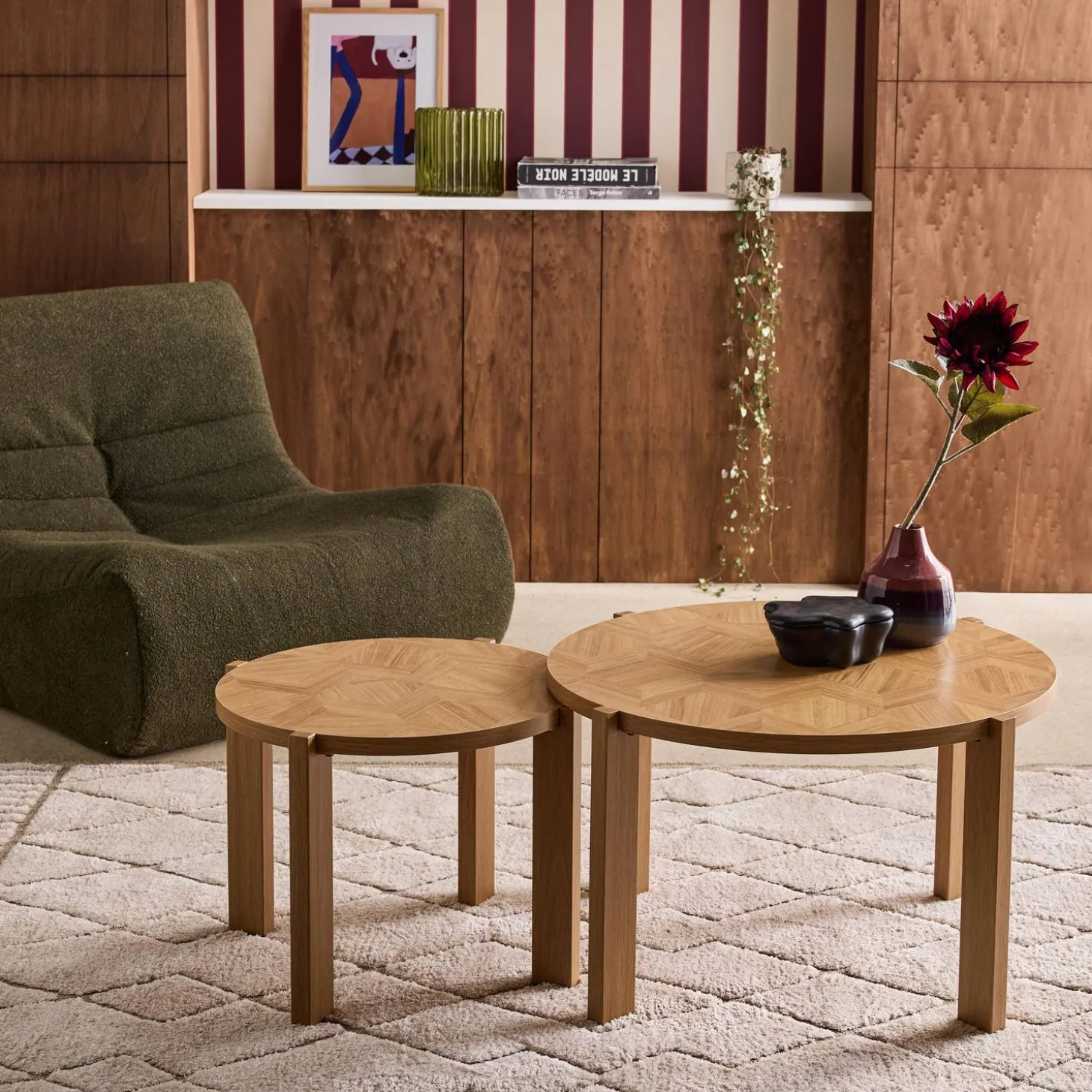Nesttafels houtdecor met visgraateffect blad rond vintage (set van 2)