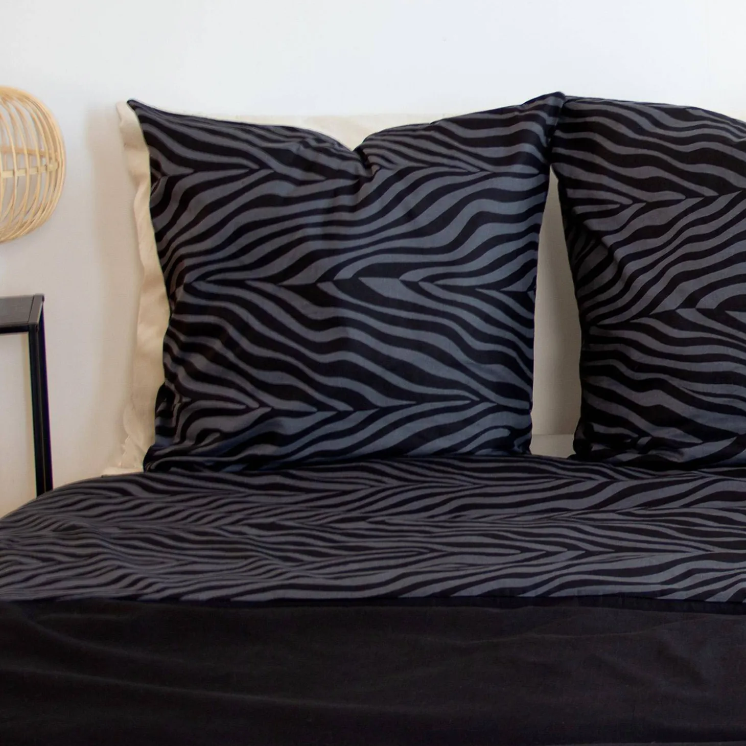 Omkeerbaar tweepersoons beddengoed met zebraprint katoen zwart