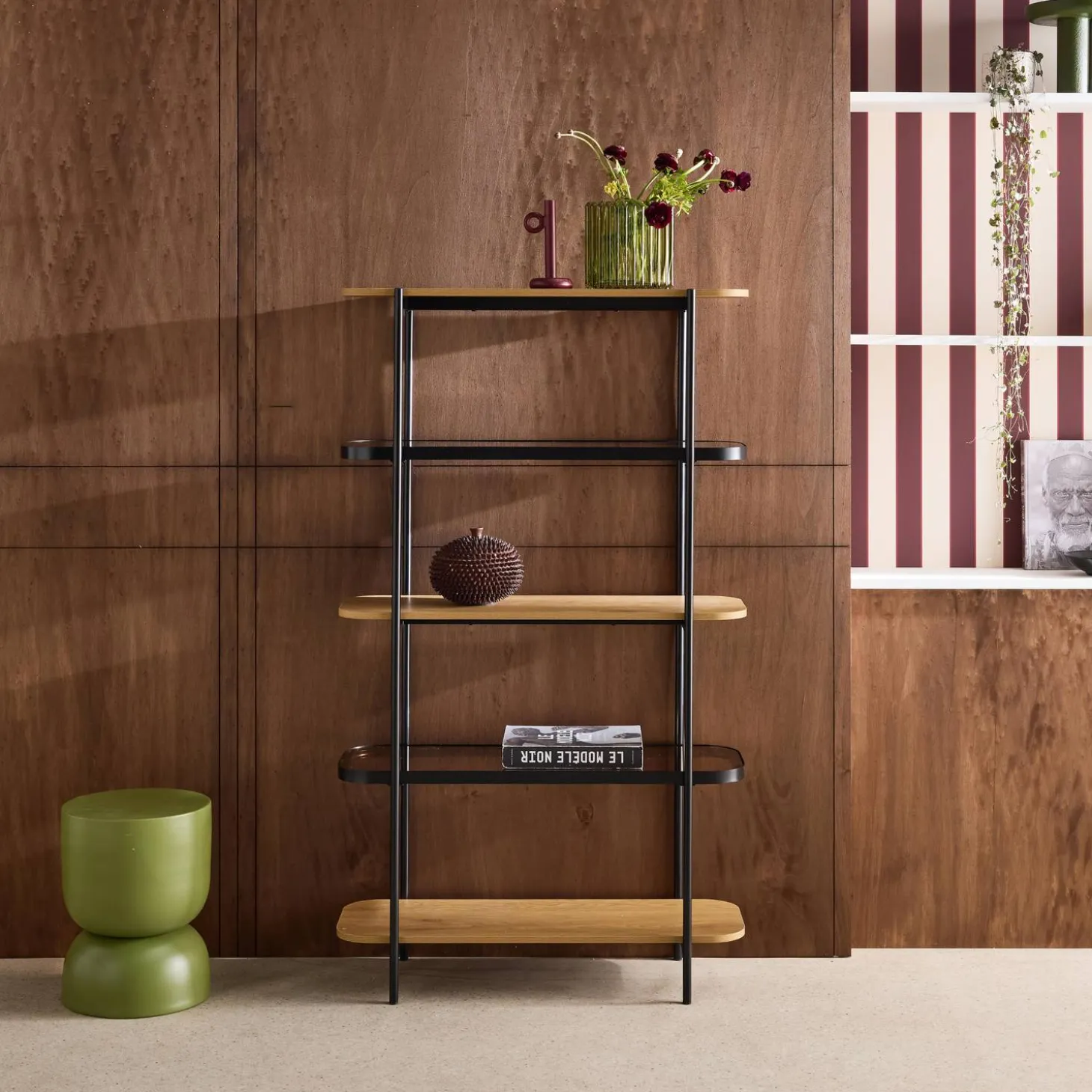 Open kast met 5 niveaus metaal houtdecor en gehard glas