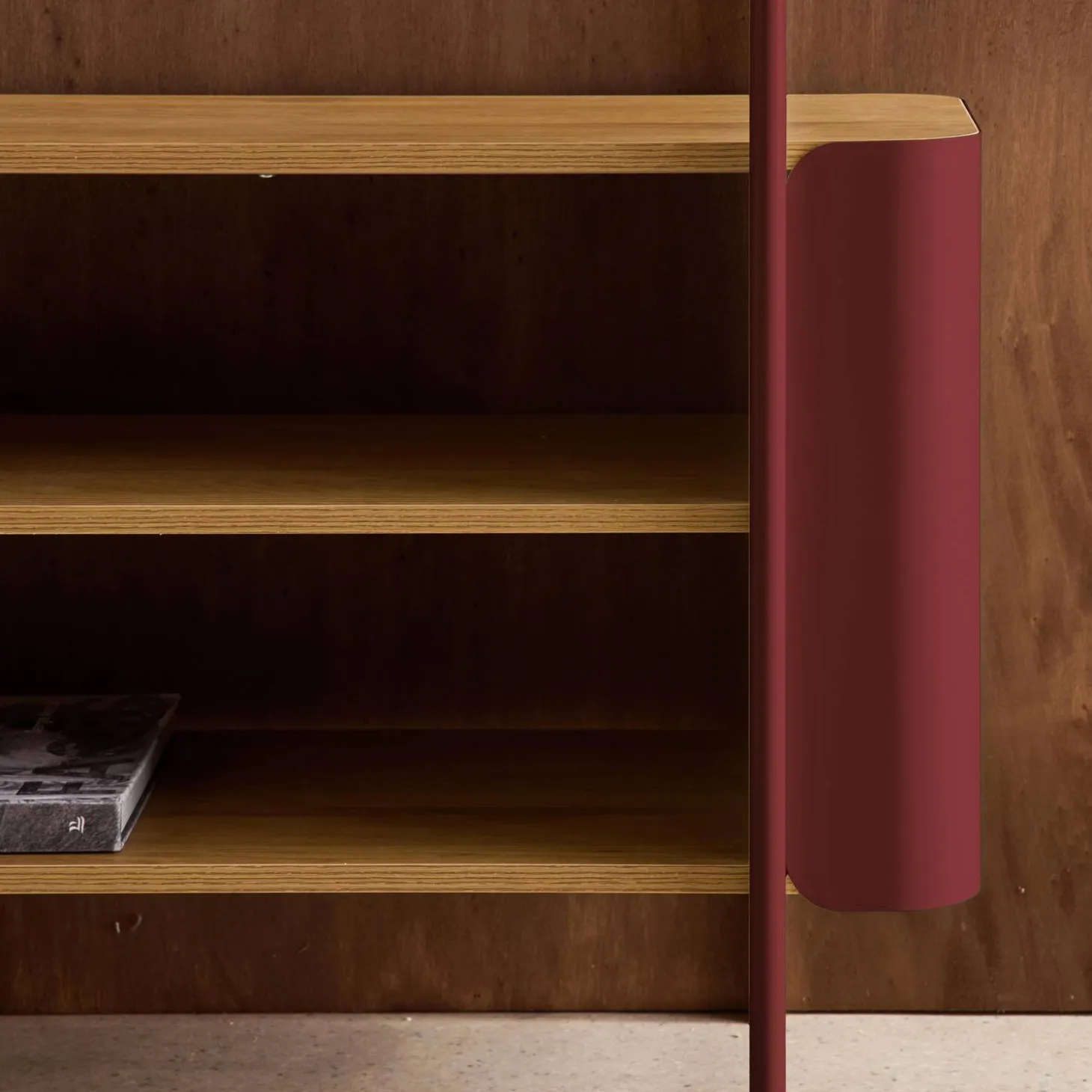 Open kast 6 niveaus gebogen metaal en houtdecor