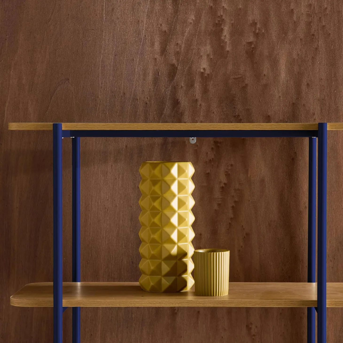Open kast 6 niveaus gebogen metaal en houtdecor
