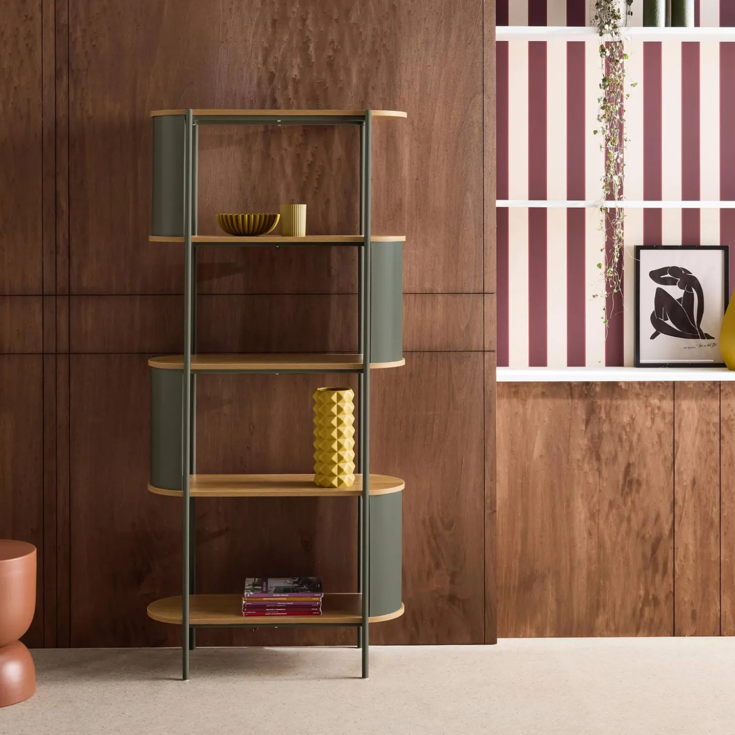Open kast 5 niveaus gebogen metaal en houtdecor