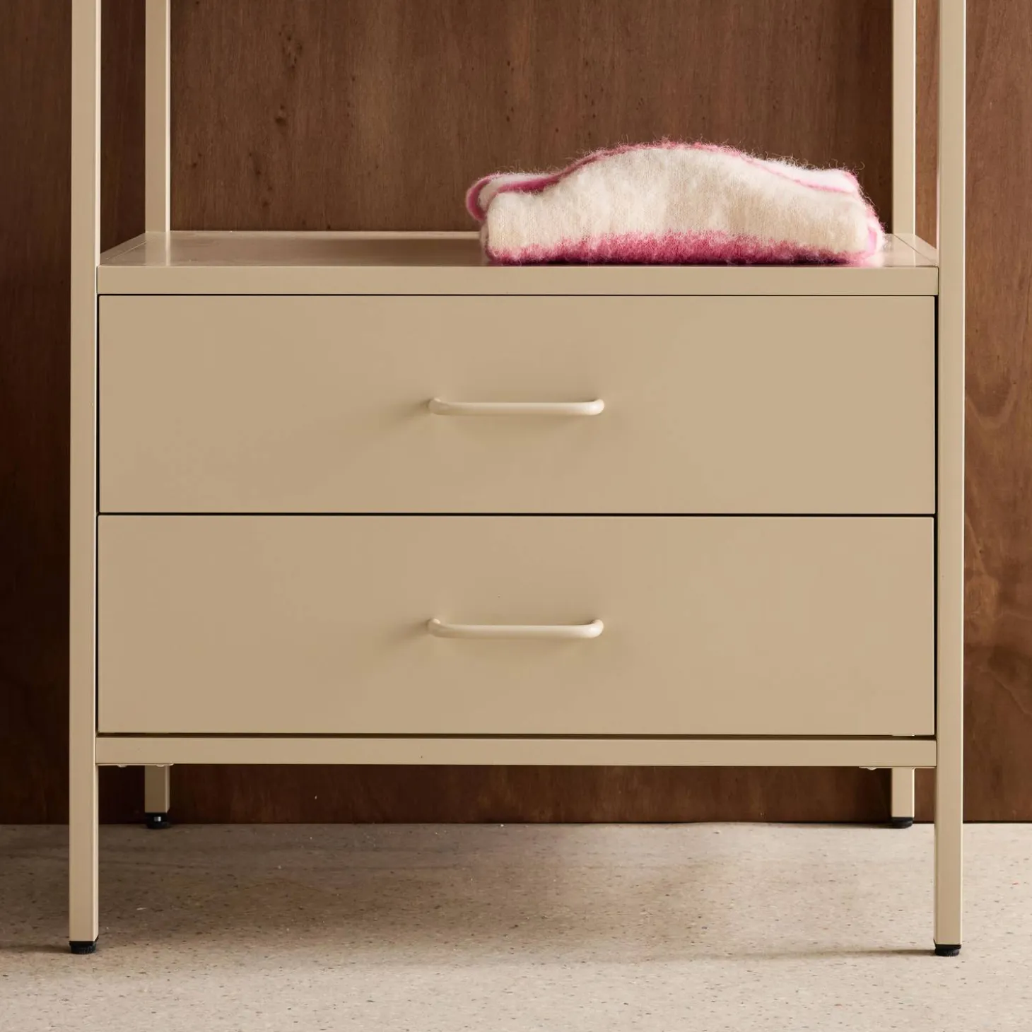 Open metalen kast met hangruimte open vak en 2 lades 70cm