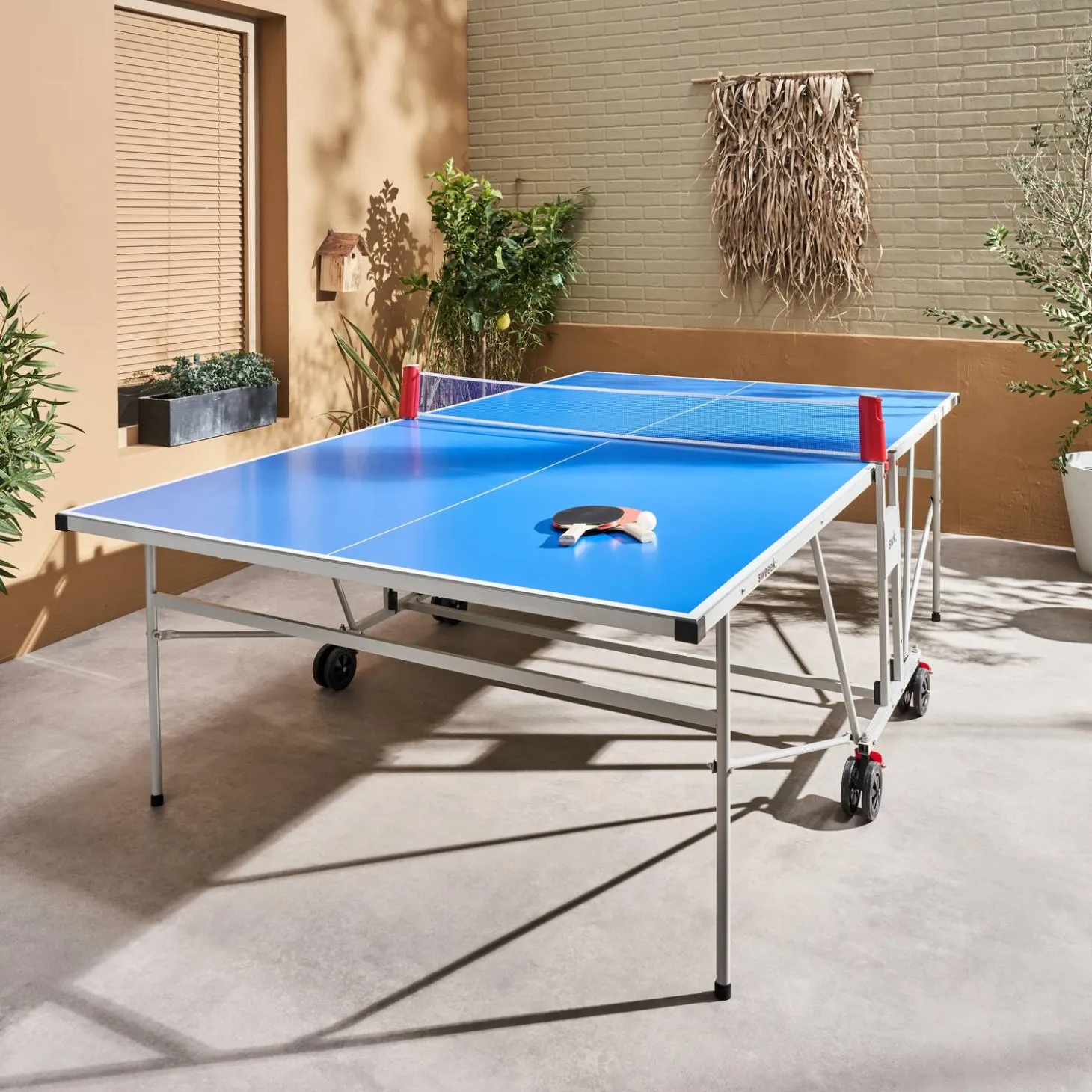 Opklapbare tafeltennistafel voor buiten met 4 rackets en 6 balletjes