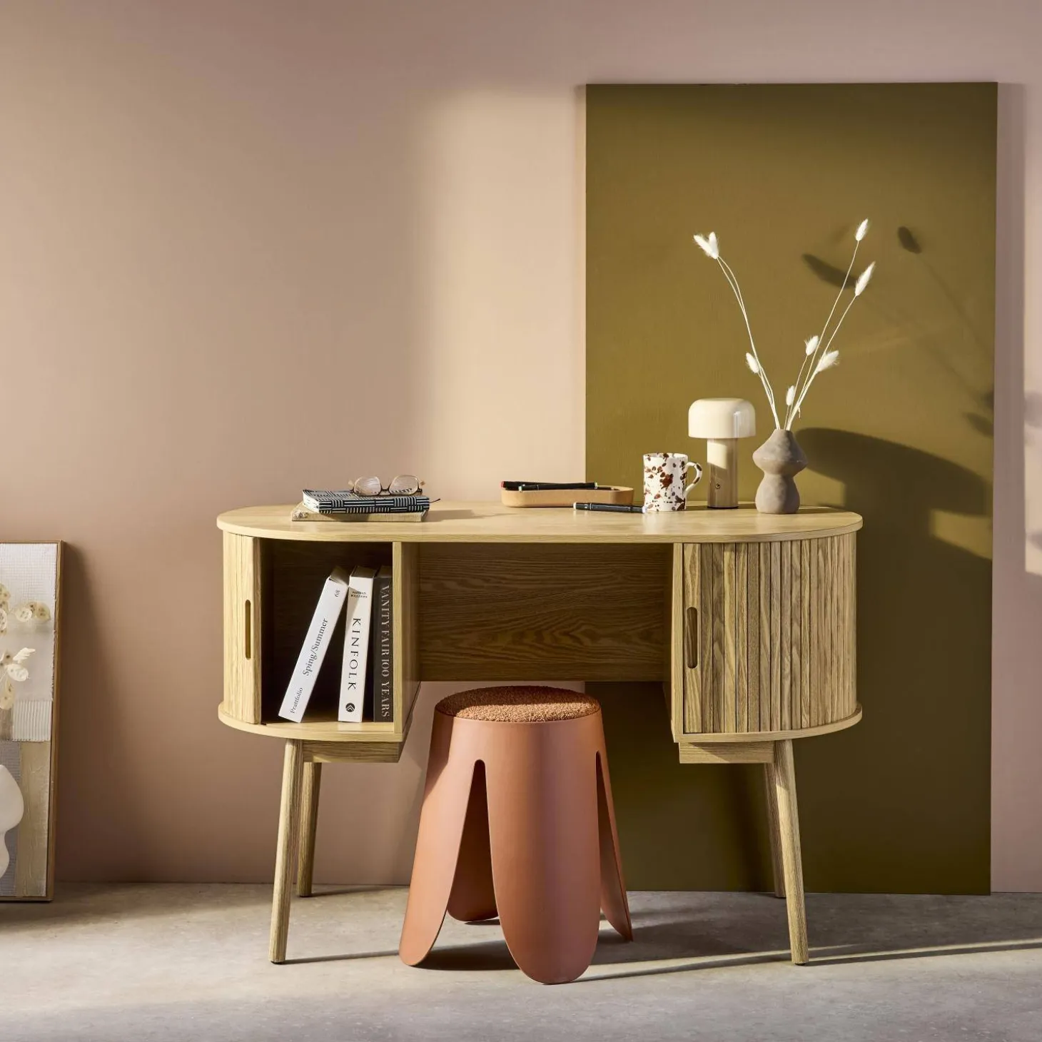 Ovaal bureau met gegroefd houteffect en twee opbergruimtes, L 120cm