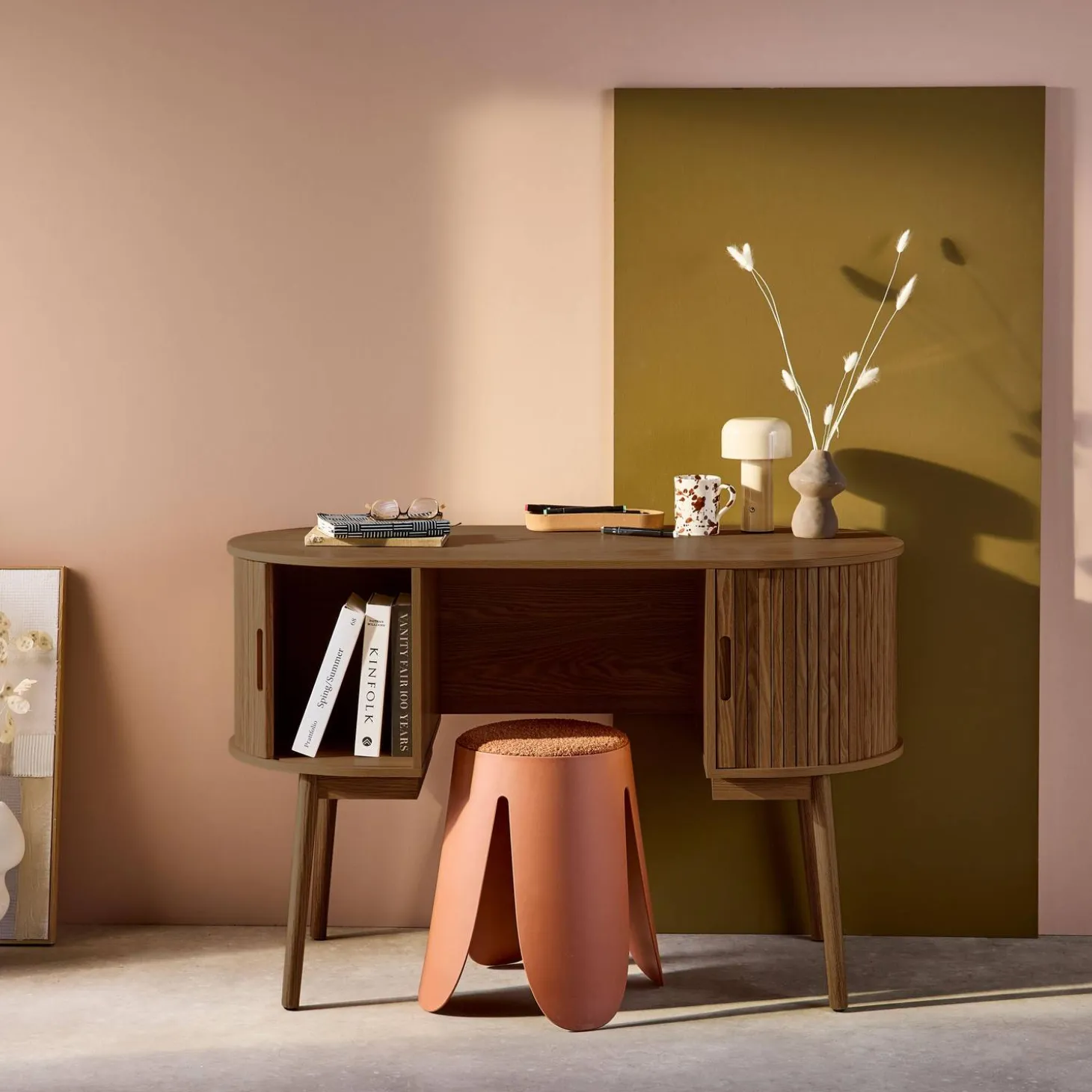 Ovaal bureau met gegroefd houteffect en twee opbergruimtes, L 120cm
