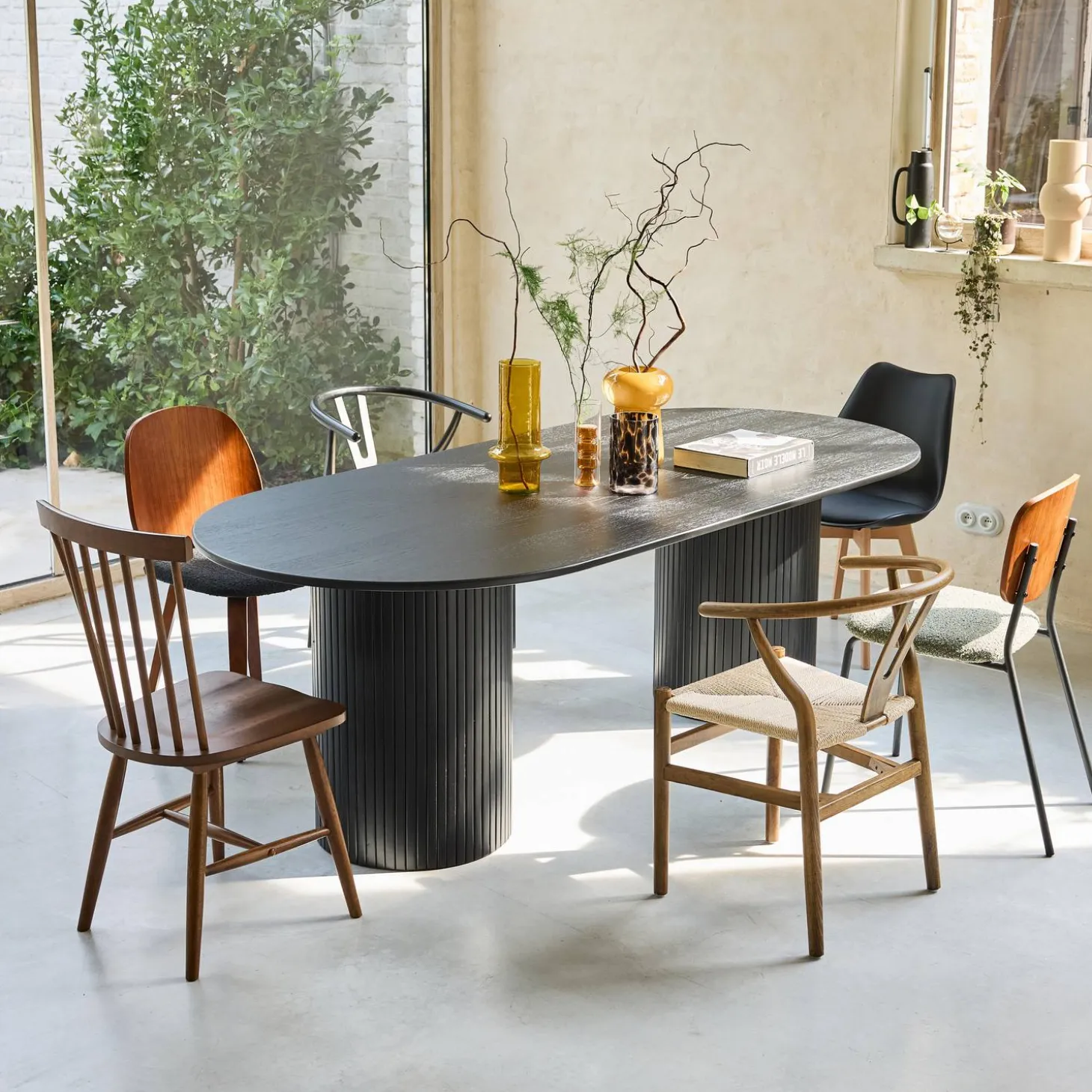 Ovale eettafel rubberhout en eikenfineer 8 plaatsen