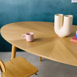 Ovale eettafel van rubberhout en eikenfineer, 6 plaatsen