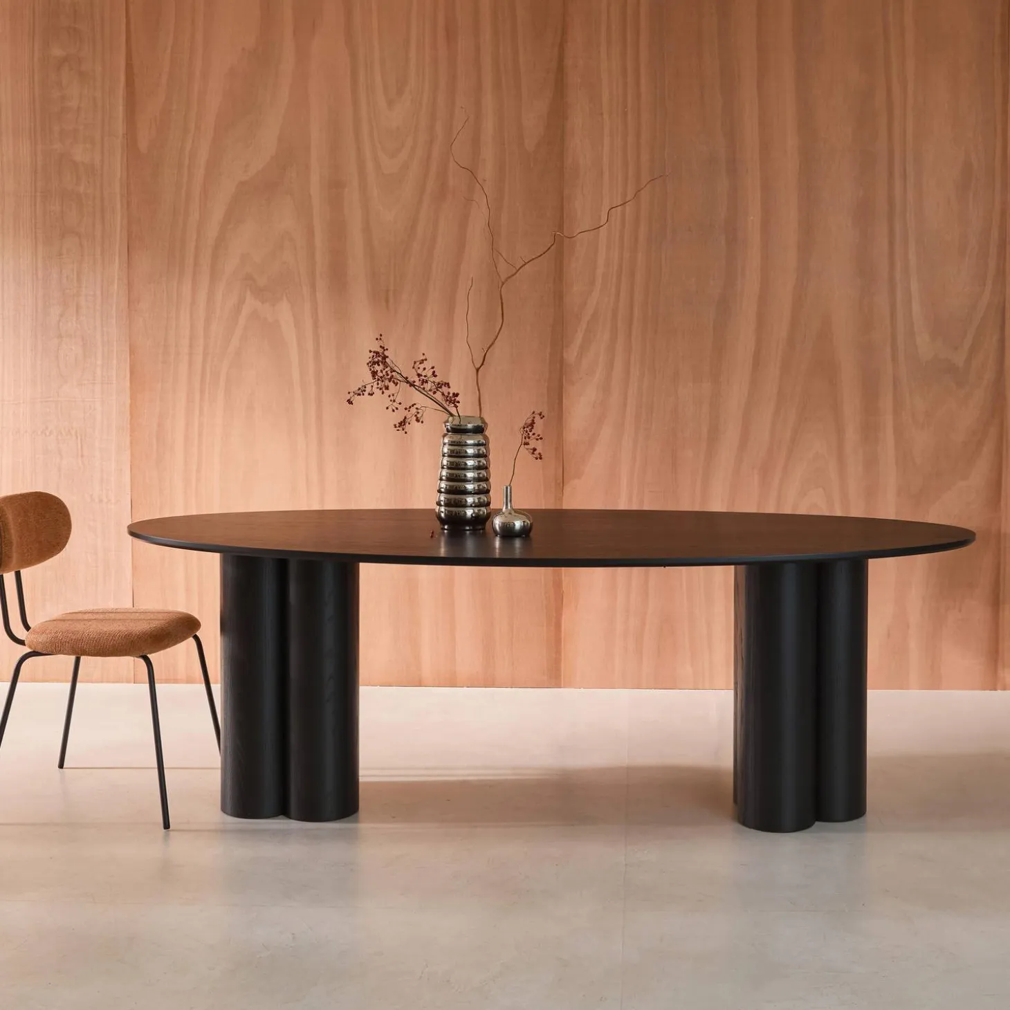 Ovale eettafel van rubberhout en eikenfineer voor 8 personen