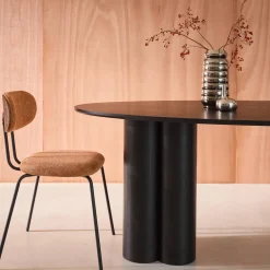 Ovale eettafel van rubberhout en eikenfineer voor 8 personen