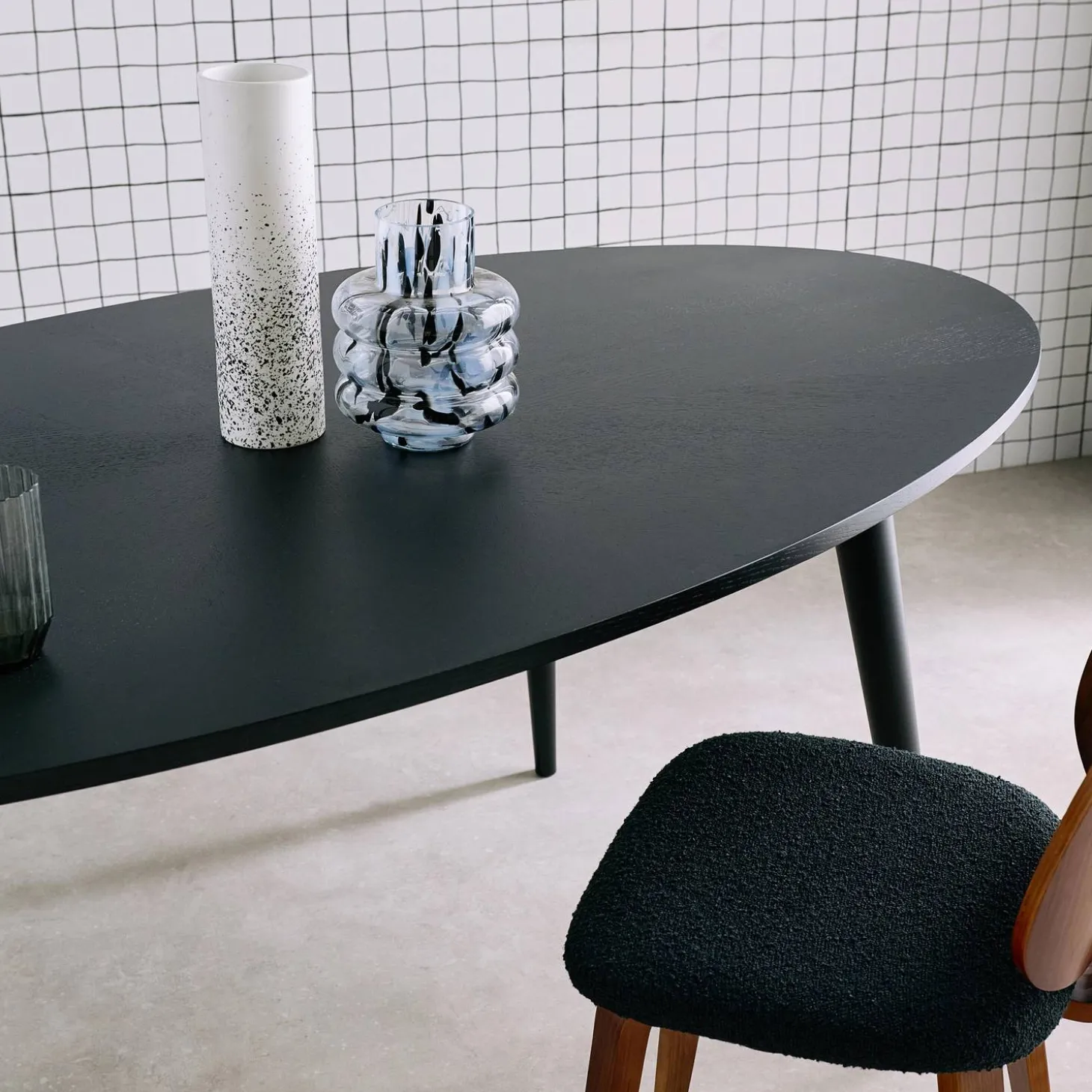 Ovale eettafel van rubberhout en eikenfineer, 6 plaatsen