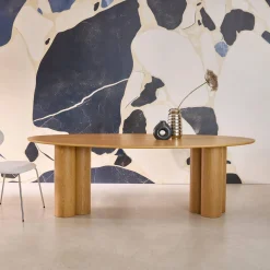 Ovale eettafel van rubberhout en eikenfineer voor 8 personen