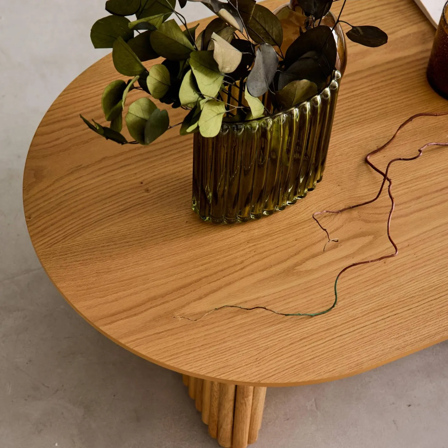 Ovale salontafel rubberhout met eikenfineer