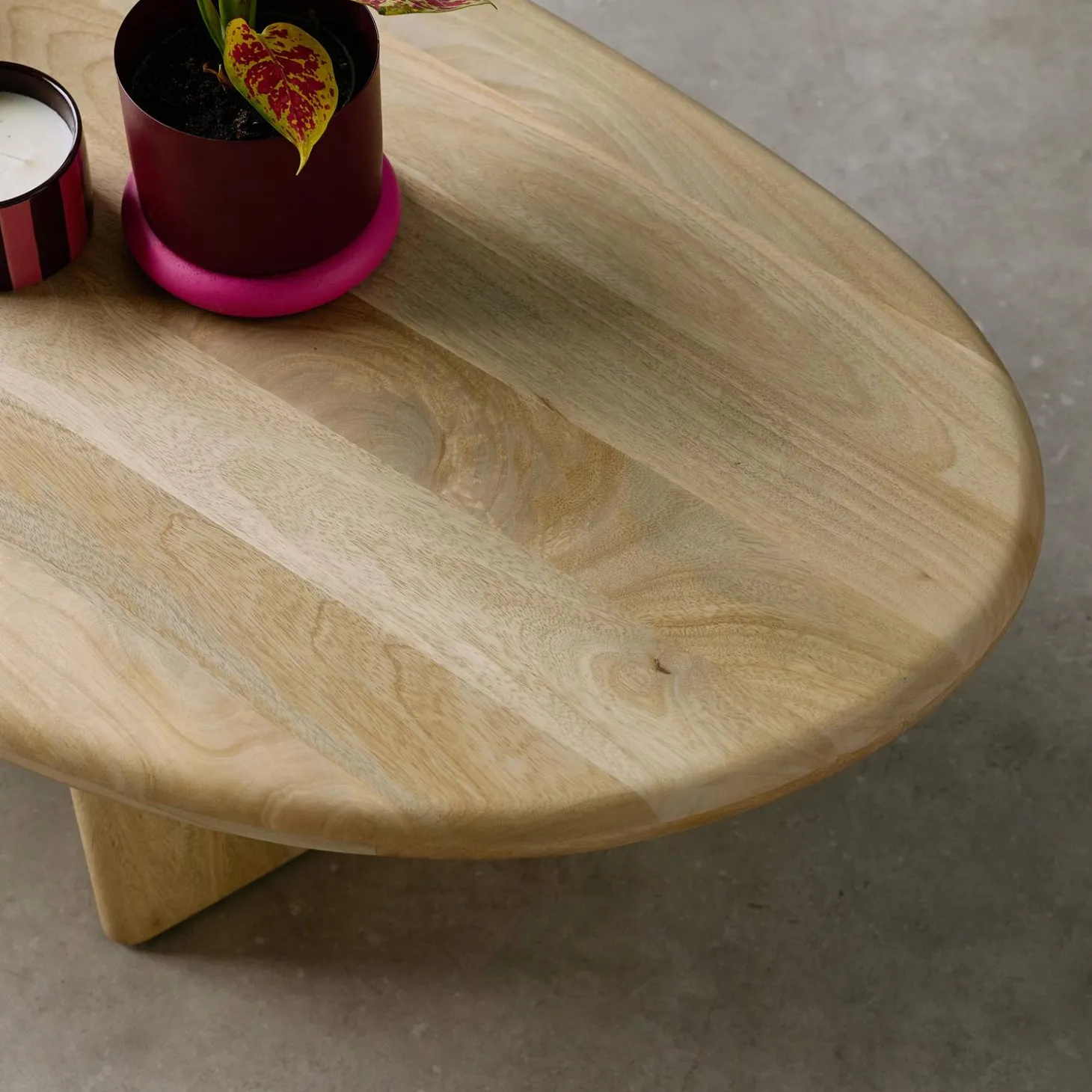 Ovale salontafel van mangohout