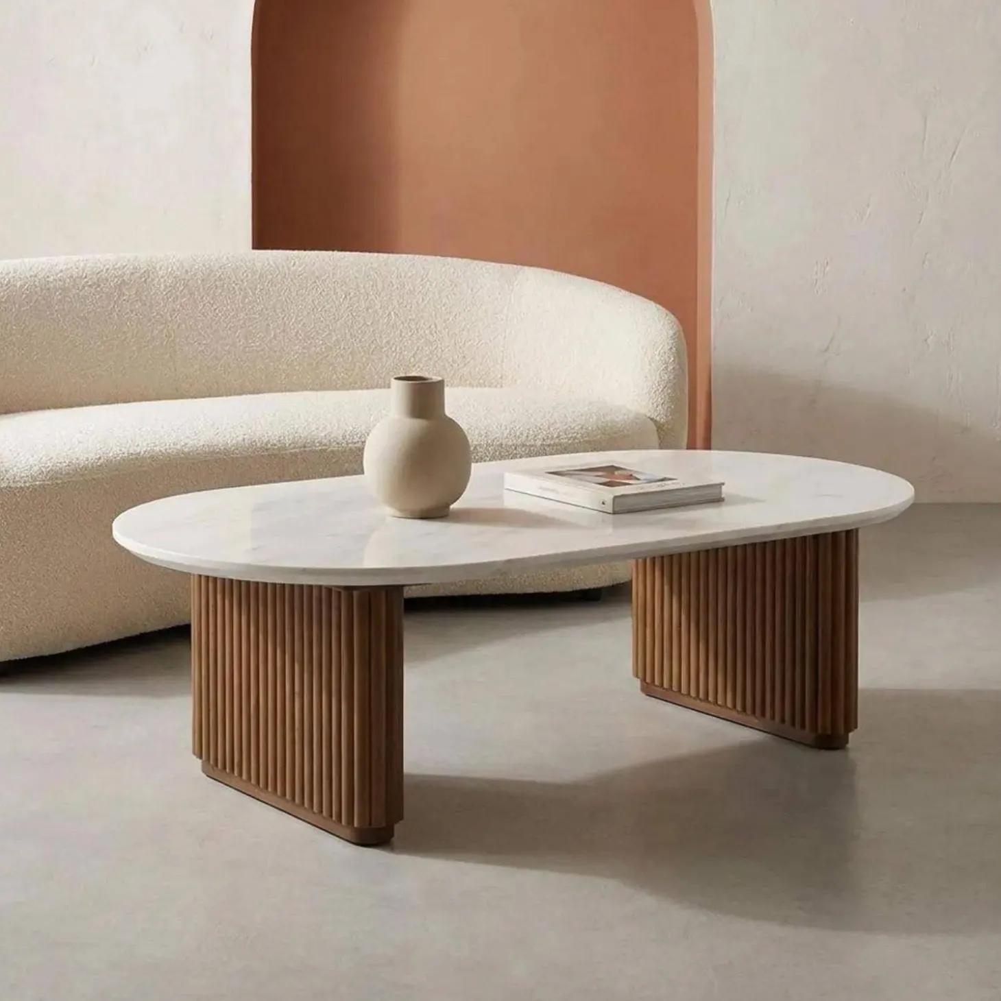 Ovale salontafel van rubberhout met steeneffect