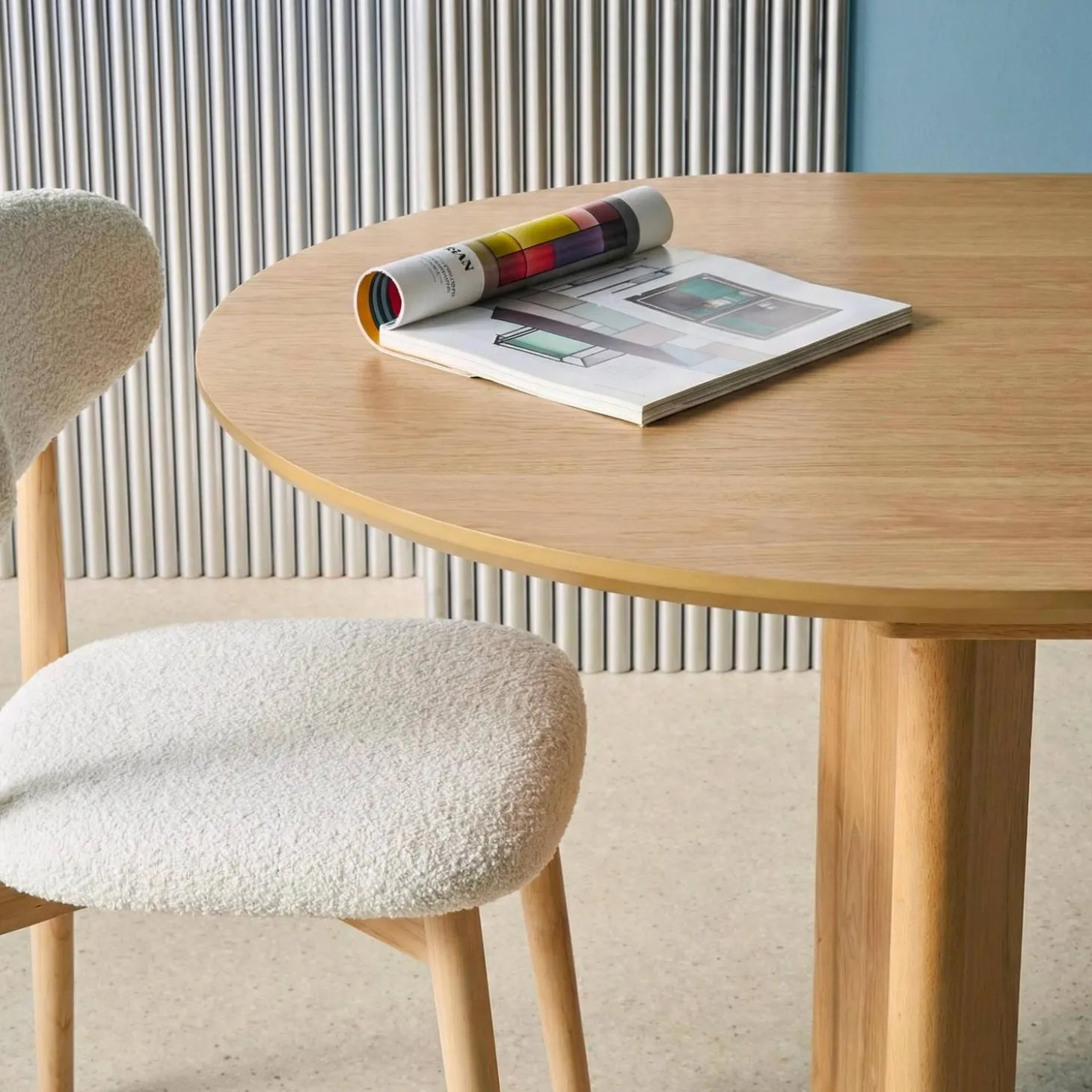 Ovale uitschuifbare eettafel rubberhout en eikenfineer 6-8 plaatsen