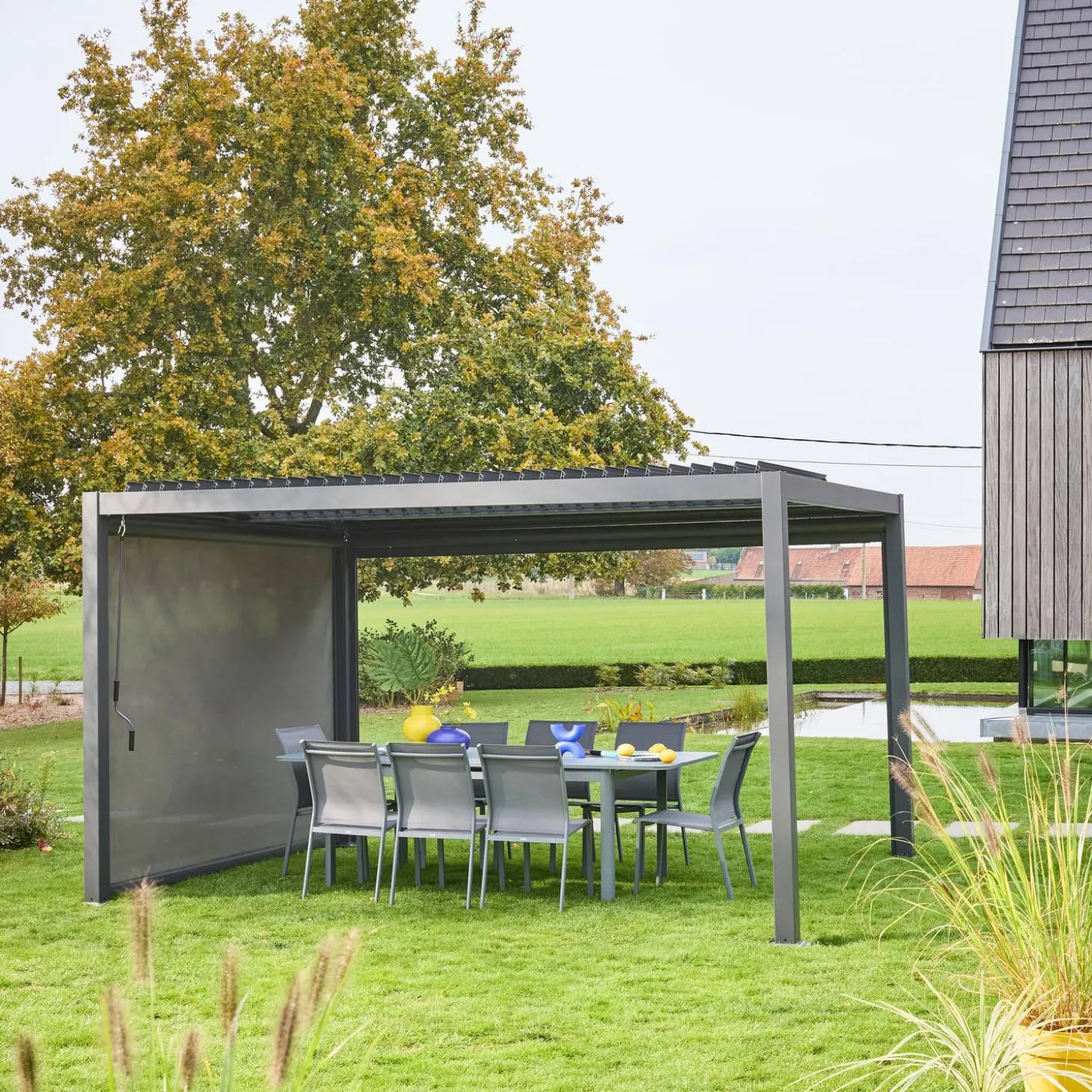 Pergola met lamellendak 4x3m met zonnescherm 3m