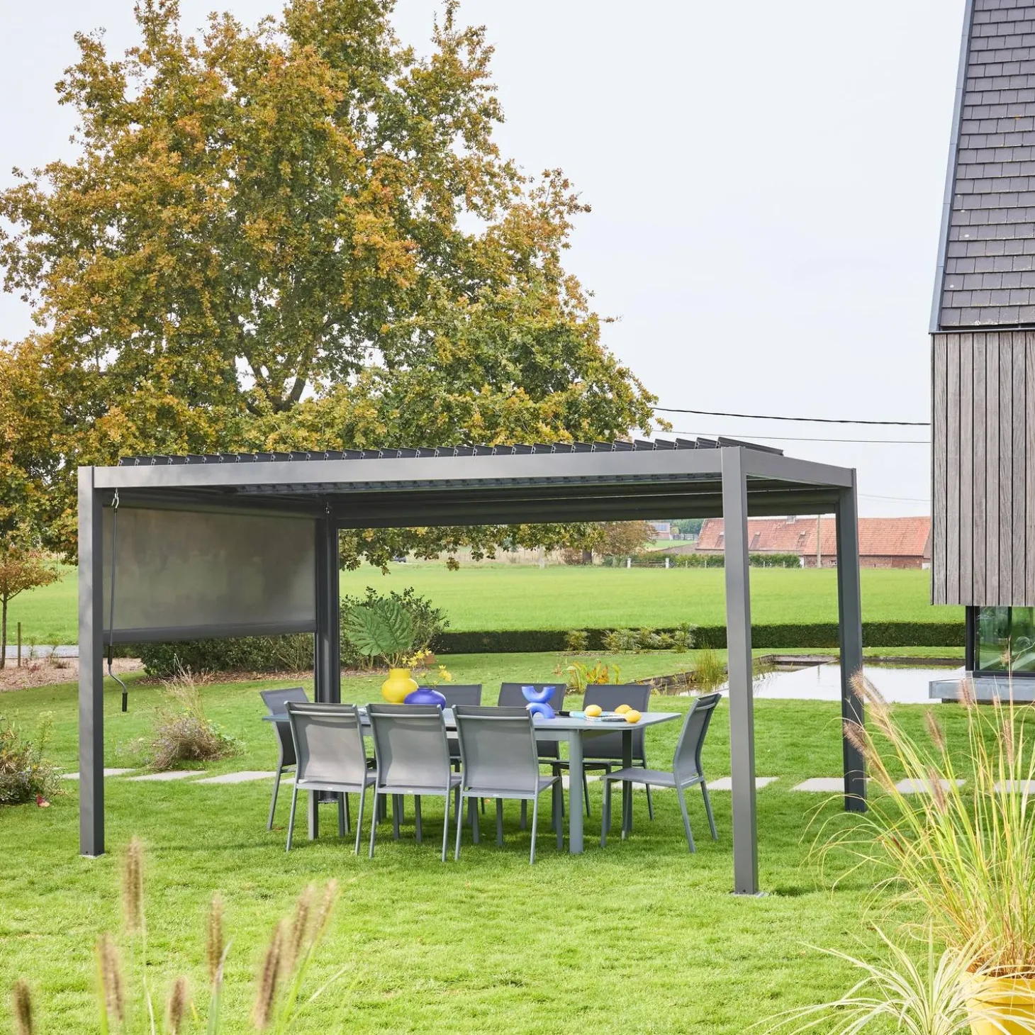 Pergola met lamellendak 4x3m met zonnescherm 3m